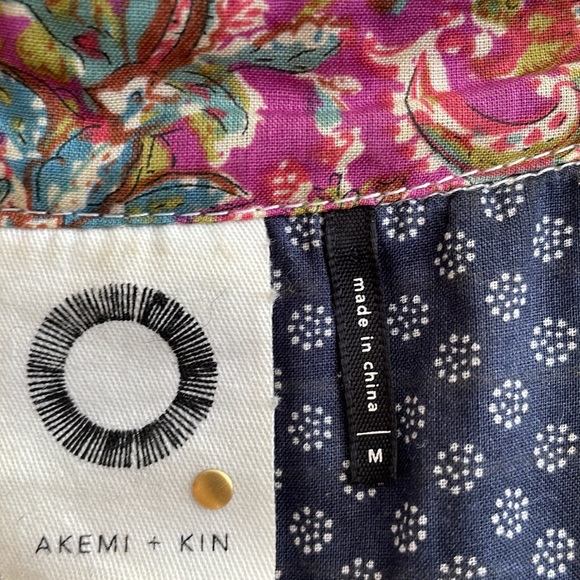 Sleeveless summer top - Picture 2 of 3